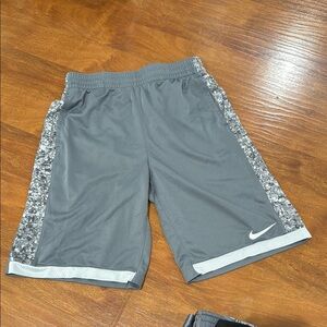 Nike Dri-Fit Kids Gray Shorts with Patterned Sides new without tags Basketball